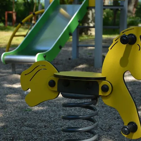 Pod Brzozami Dwie Sosny *