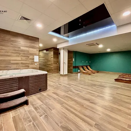 Pod Brzozami Dwie Sosny * 尤斯托尼莫斯基